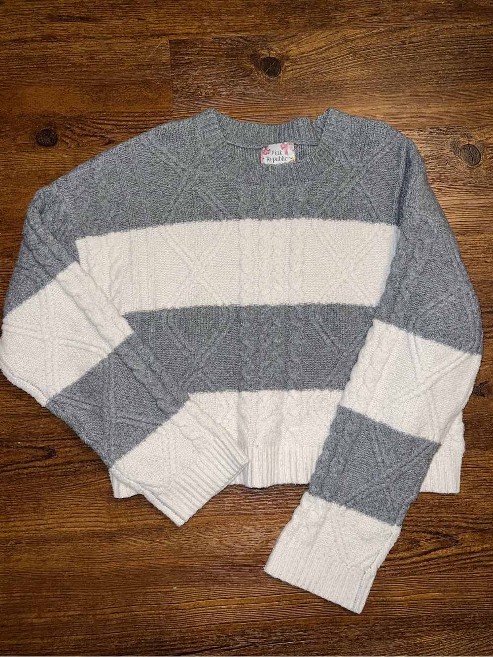 Pink Republic Gray Cable Knit Cropped White Stripe Crewneck Long Sleeve Size L